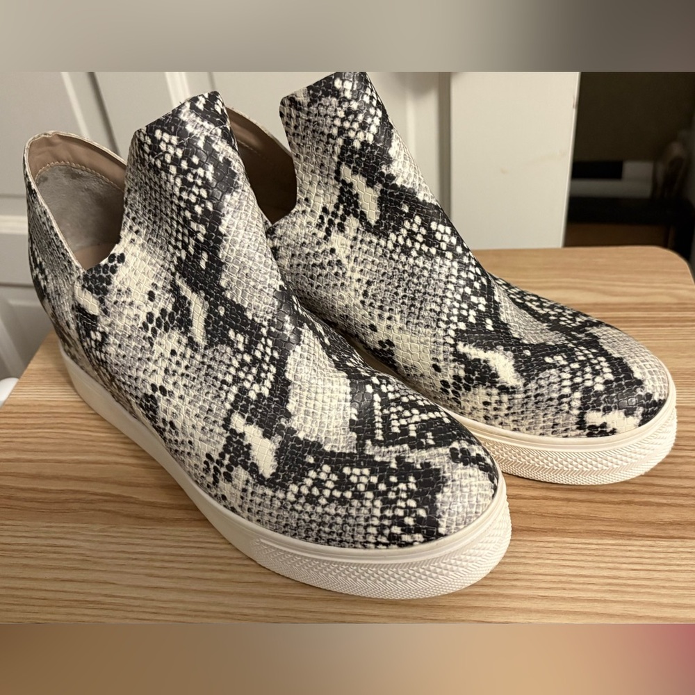 Steve Madden Snakeskin WRANGLE Slip-On Sneakers 10M